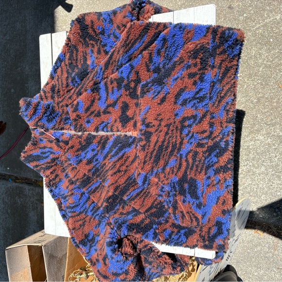 Lululemon Fuzzy sweatshirt - Picture 1 of 4